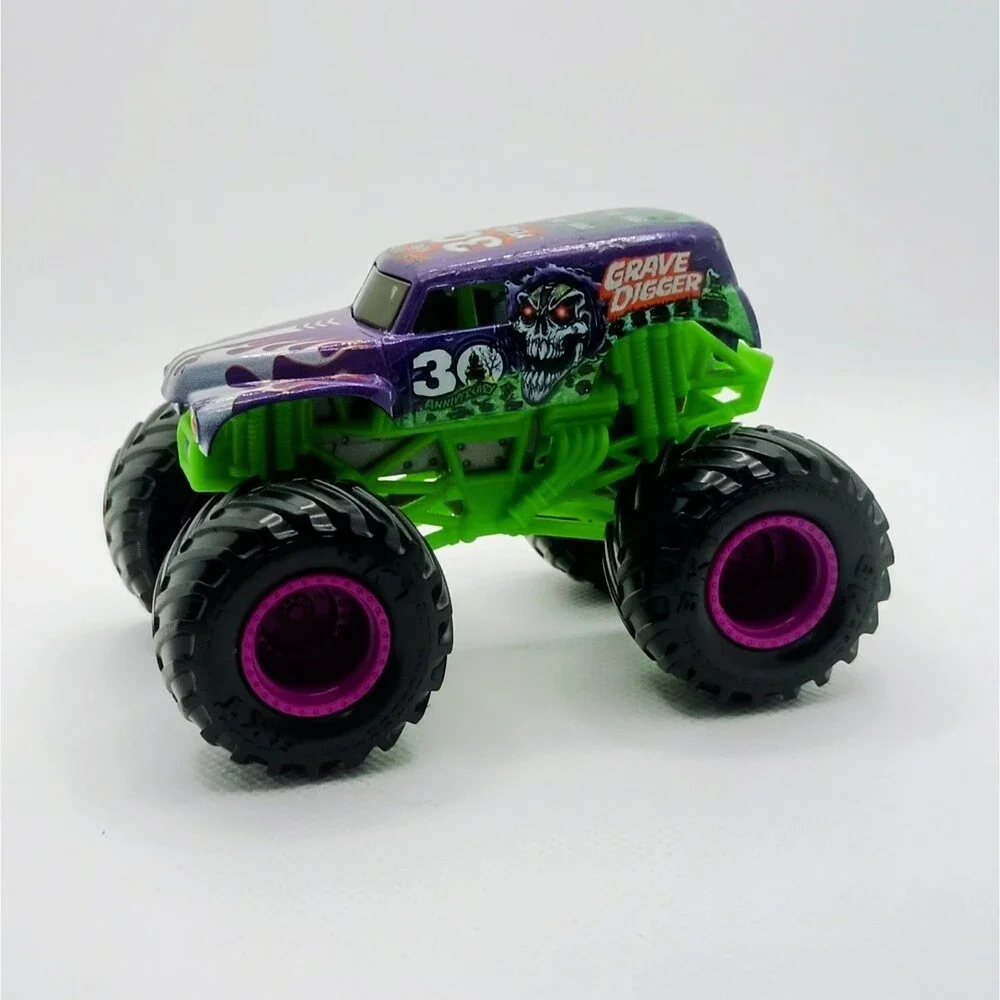 Monster Jam Grave Digger 30th Anniversary Purple Wheels 1/64 Diecast Skull